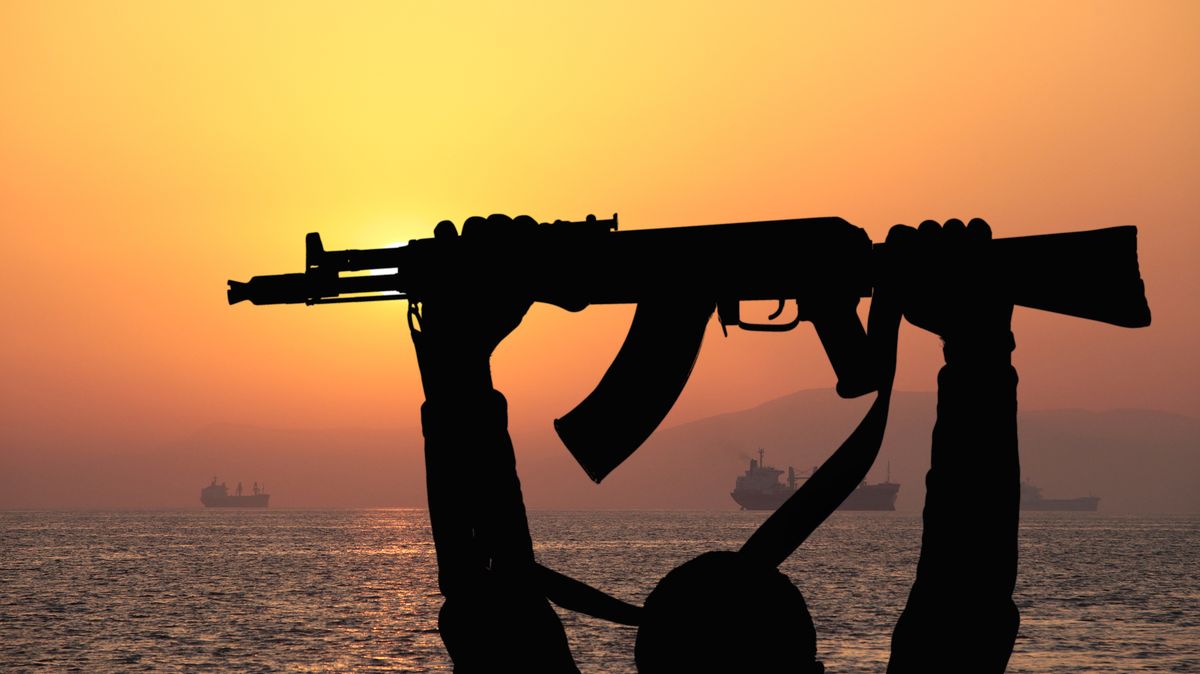 Somálští piráti opět v akci. Indie vyslala námořnictvo na pomoc unesené lodi